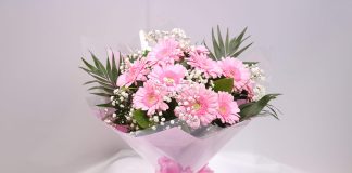 How To Choose Fresh Flowers For Centerpieces?